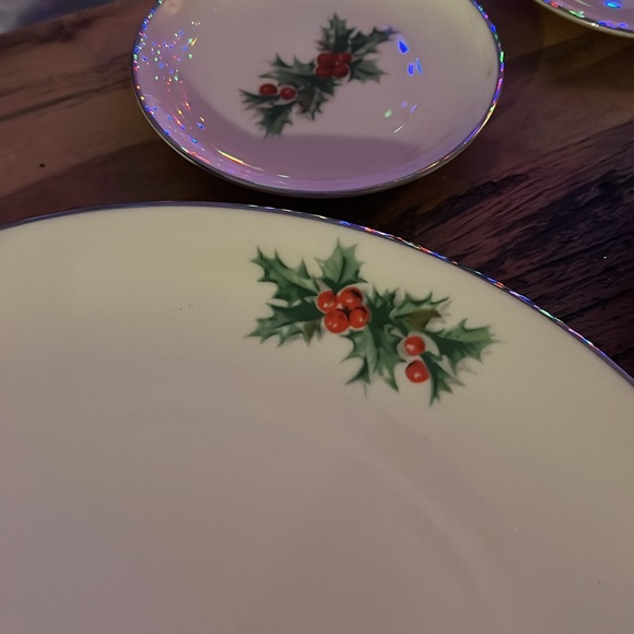 Vintage Triomphe holly plates
Made in the USA - Picture 6 of 8